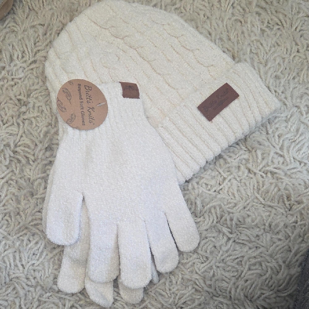 Britt's Knits Cream Gloves And Hat